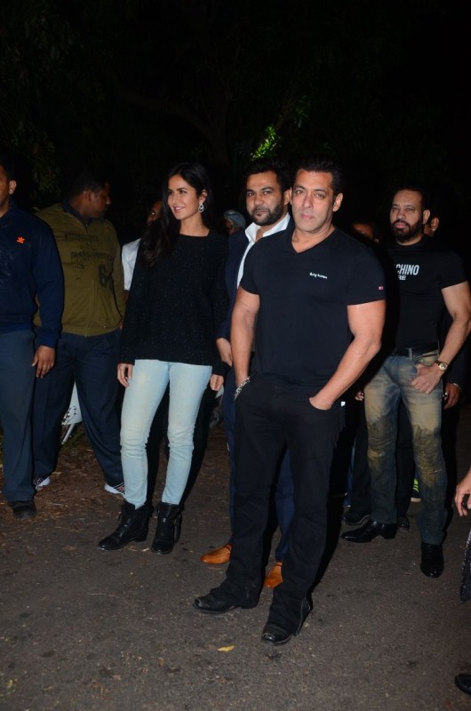 Salman Khan and Katrina Kaif pose for photographers during birthday party in Panvel farmhouse. Salman Khan,Happy birthday Salman Khan,Salman Khan birthday celebration,Salman Khan birthday celebration pics,Katrina Kaif,Salman Khan birthday celebration images,Salman Khan birthday celebration stills,Salman Khan birthday celebration pictures,Salman Kha
