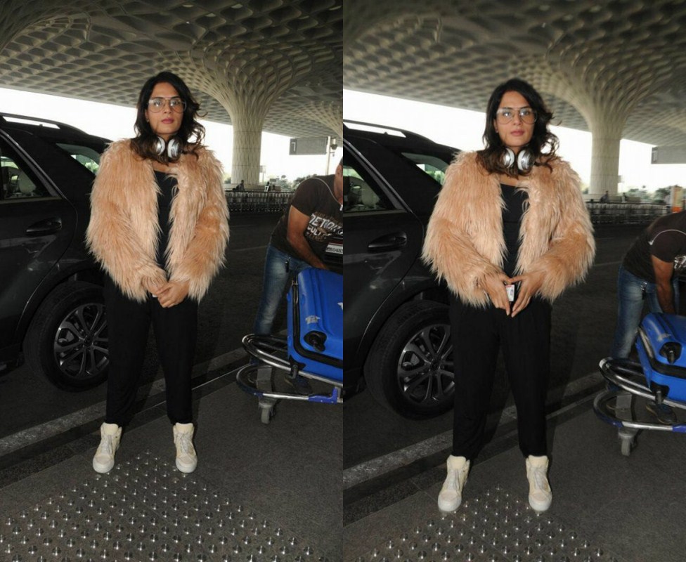 Richa Chadda photographed at the Airport. Richa Chadda,actress Richa Chadda,Richa Chadda at Mumbai Airport,Richa Chadda at Airport,hot Richa Chadda,Richa Chadda hot pics,Richa Chadda hot images,Richa Chadda hot stills,Richa Chadda hot pictures,Richa Chadda hot photos