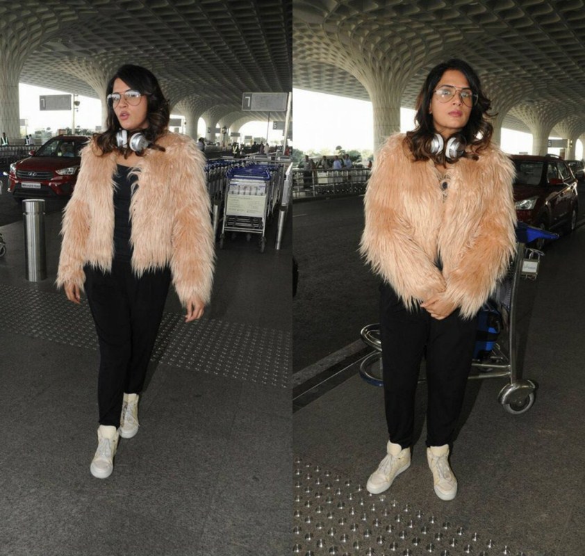 Richa Chadda clicked at Mumbai airport. Richa Chadda,actress Richa Chadda,Richa Chadda at Mumbai Airport,Richa Chadda at Airport,hot Richa Chadda,Richa Chadda hot pics,Richa Chadda hot images,Richa Chadda hot stills,Richa Chadda hot pictures,Richa Chadda hot photos