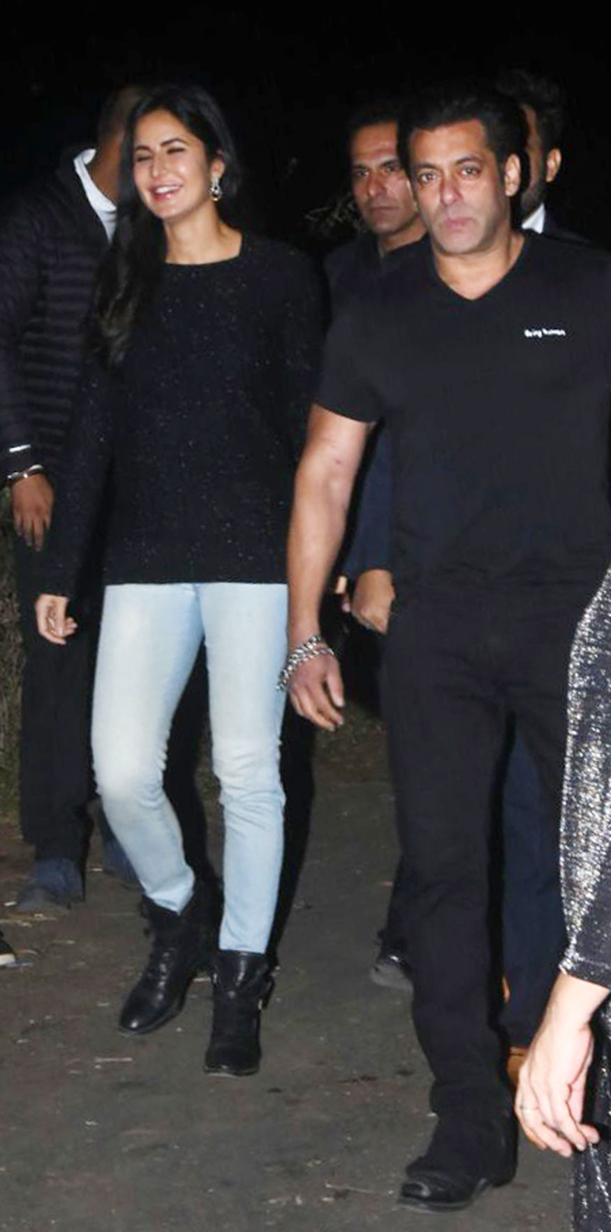 Salman who usually brings in his birthday with his family in his Panvel farmhouse will be having a dual celebration this year integrating success of Tiger Zinda hai with his birthday bash. We wish Salman the best of his birthday and many more such successful films to treat his audience. Salman Khan,Salman Khan birthday,Salman Khan birthday celebration,ek tha tiger