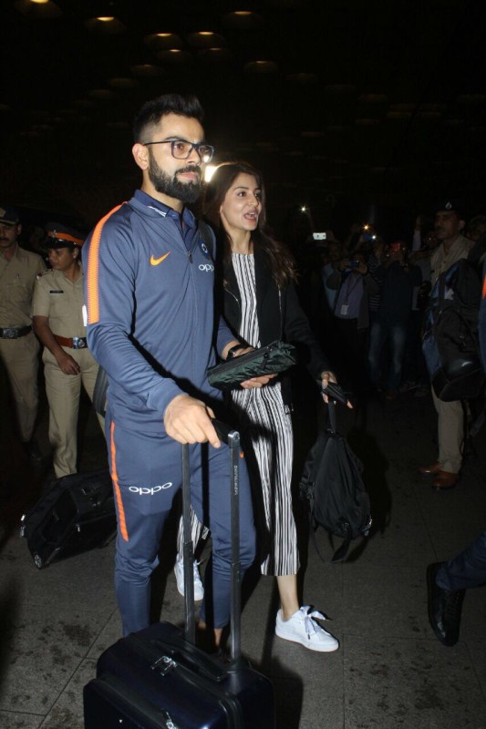 Anushka Sharma off to South Africa with Virat Kohli to Ring in 2018. Virat Kohli-Anushka Sharma,Virat Kohli,Anushka Sharma,Virat Kohli and Anushka Sharma,Virat Kohli and Anushka Sharma New Year celebrations,Virat Kohli and Anushka Sharma South Africa,Virat Kohli and Anushka Sharma in South Africa