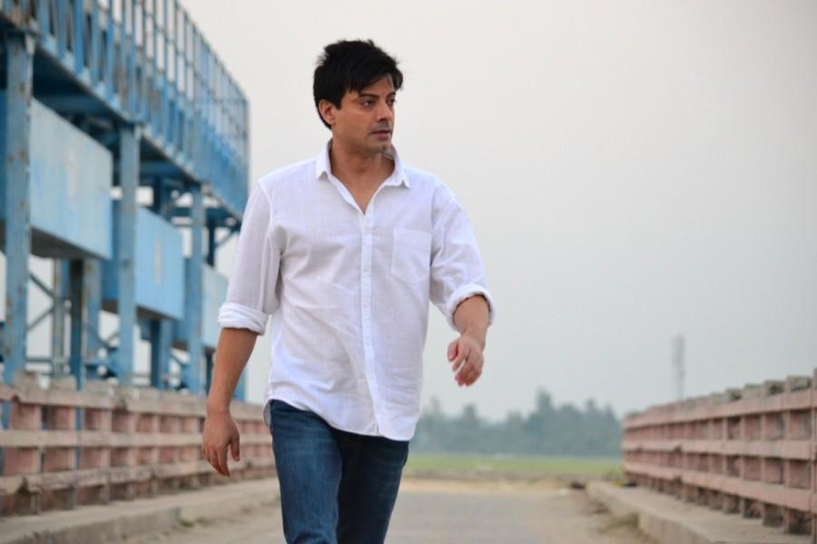 Director Sudhir Mishra who has given Indian cinema some of the most incredible and memorable films is all set with his next directorial venture, Daasdev. Starring Richa Chadha as Paro, Aditi Rao Hydari as Chandni and Rahul Bhat as Dev, the film is a modern flip of the Sarat Chandra Chattopadhyay's classic novel 'DevDas' set in the modern time of hinterland India against the backdrop of politics. Sudhir Mishra,Richa Chadha,Aditi Rao Hydari,Rahul Bhat,Daasdev,Daasdev first look