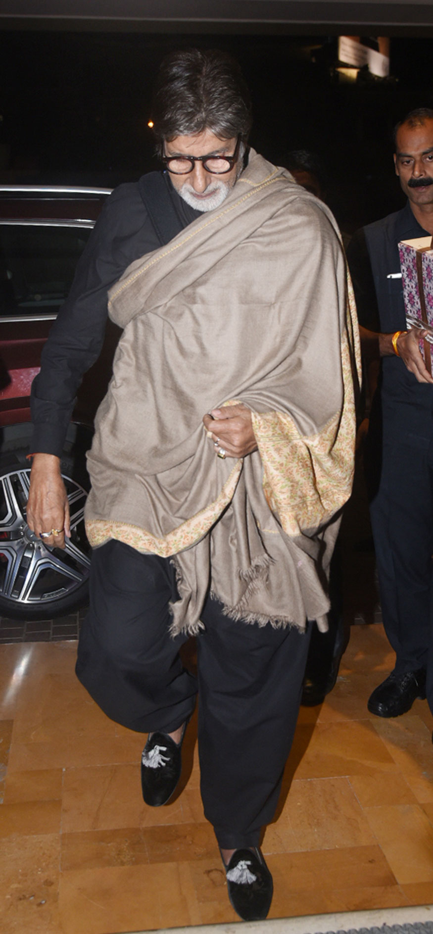 Amitabh Bachchan arrives for the wedding reception of Krunal Pandya and Pankhuri Sharma held at JW Marriott hotel in Mumbai on December 27, 2017. Amitabh Bachchan,Rohit Sharma,Irfan Pathan,Hardik Pandya,Elli AvrRam,Krunal Pandya and Pankhuri Sharma,Krunal Pandya and Pankhuri Sharma wedding reception,Krunal Pandya and Pankhuri Sharma reception,Krunal Pandya wedding reception,Pankhuri Sharma wedding