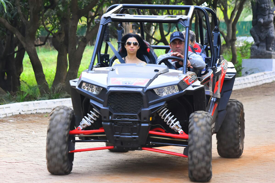 Salman Khan celebrates his 52nd Birthday at Panvel farmhouse on December 27, 2017. Salman Khan,Salman Khan birthday,Salman Khan birthday celebration,Niketan Madhok,Sangeeta Bijlani,Iulia Vantur,Sohail Khan,Sohail Khan's son Nirvaan Khan