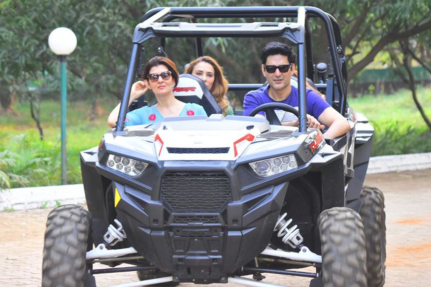 Niketan Madhok takes Sangeeta Bijlani and Iulia Vantur suring Salman Khan's 52nd Birthday celebration. Salman Khan,Salman Khan birthday,Salman Khan birthday celebration,Niketan Madhok,Sangeeta Bijlani,Iulia Vantur,Sohail Khan,Sohail Khan's son Nirvaan Khan