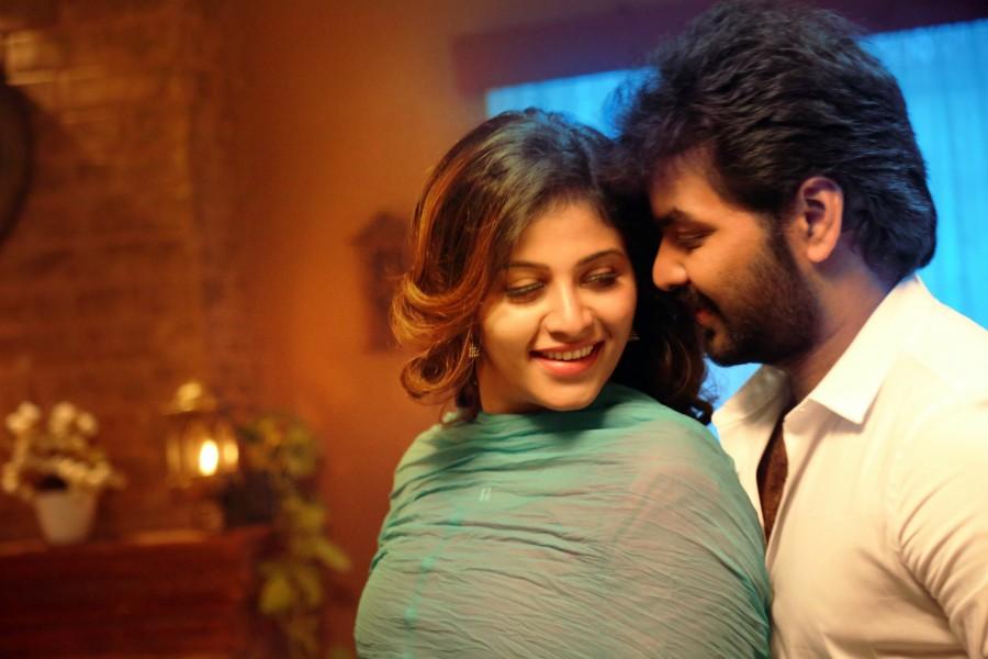 The film's soundtrack album and background score were composed by Yuvan Shankar Raja. Jai,Anjali,Janani Iyer,Balloon movie stills,Balloon movie pics,Balloon movie images,Balloon movie pictures,Balloon movie photos,Balloon review,balloon movie review