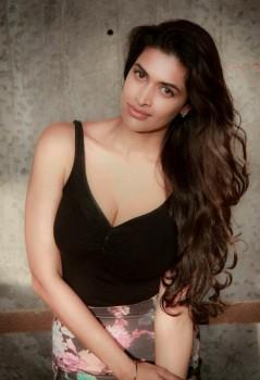 As we go into 2018, the one film in 2017 that celebrated the #metoo campaign is Paakhi A Tyrewala & Salony Luthra's short film Kajal. The film directed by Paakhi A Tyrewala and starring Salony Luthra with an all-female crew highlights the bullying women face at the workplace and at home. The film celebrates women standing up to this constant harassment and fighting it.