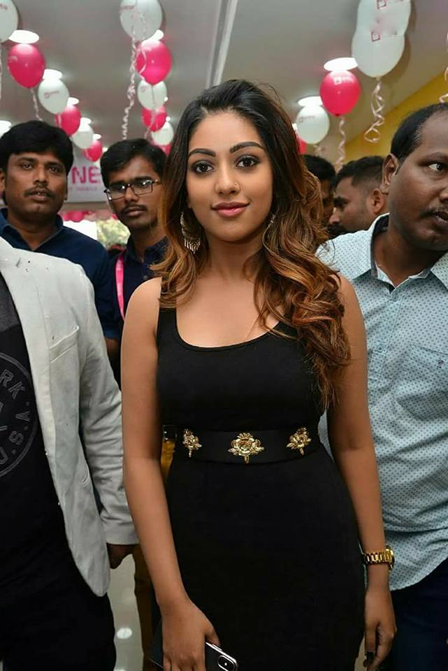 Thuparivalan actress Anu Emmanuel launches a Mobile Store at Yemmiganur. Anu Emmanuel,actress Anu Emmanuel,B New Mobile store,B New Mobile store launch,hot Anu Emmanuel,Anu Emmanuel in saree,Anu Emmanuel hot pics,Anu Emmanuel hot images,Anu Emmanuel hot stills,Anu Emmanuel hot pictures,Anu Emmanuel hot photos