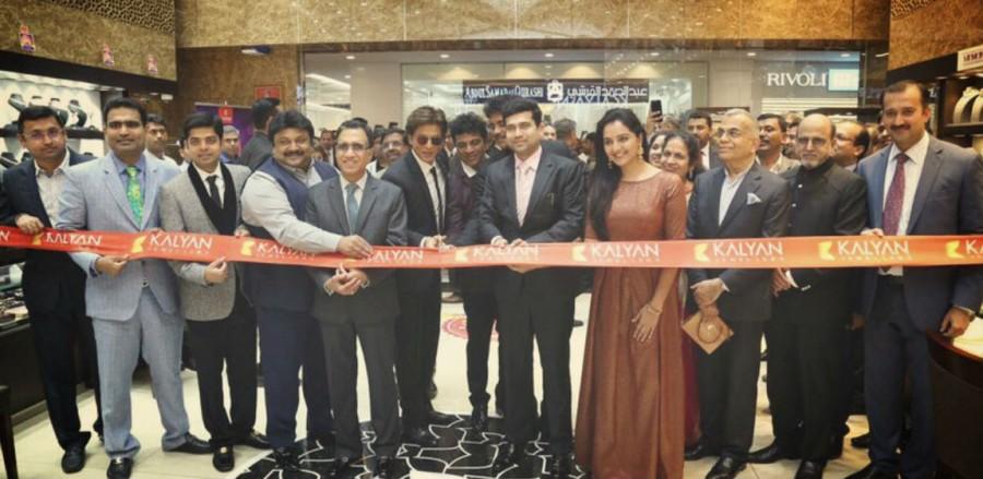 Celebs like Shah Rukh Khan, Akkineni Nagarjuna, Prabhu, Shiva Rajkumar inaugurate Kalyan Jewellers Showroom in Oman. Shah Rukh Khan,Akkineni Nagarjuna,Prabhu,Shiva Rajkumar,Kalyan Jewellers Showroom,Kalyan Jewellers Showroom launch,SRK at Kalyan Jewellers Showroom,SRK inaugurate Kalyan Jewellers