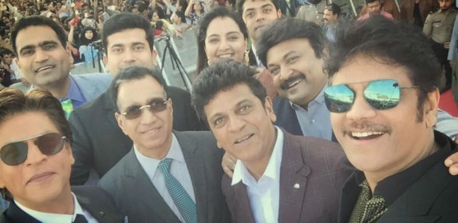 Actor Shah Rukh Khan shared a picture on Twitter with the caption, "Thx @KalyanJewellers for ur lov & hospitality. Muscat, lovely 2 c u all at the Kalyan stores & 2 meet my collegues." Shah Rukh Khan,Akkineni Nagarjuna,Prabhu,Shiva Rajkumar,Kalyan Jewellers Showroom,Kalyan Jewellers Showroom launch,SRK at Kalyan Jewellers Showroom,SRK inaugurate Kalyan Jewellers