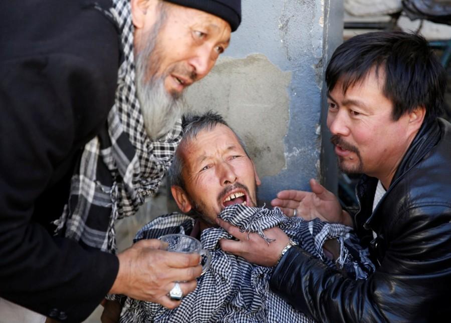 An Afghan man mourns inside a hospital compound after a suicide attack in Kabul, Afghanistan December 28, 2017. Suicide attack,Shi'ite center,Shi'ite Suicide attack,Afghan capital,Suicide bombers