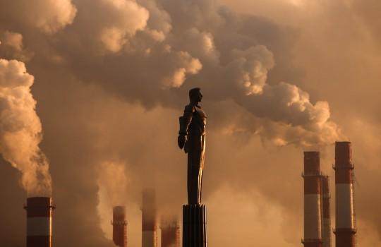 Steam rises from chimneys of a heating power plant near a monument of Soviet cosmonaut Yuri Gagarin, the first man in space, with the air temperature at about minus 17 degrees Celsius (1.4 degrees Fahrenheit), during sunset in Moscow, Russia, January 9, 2017.