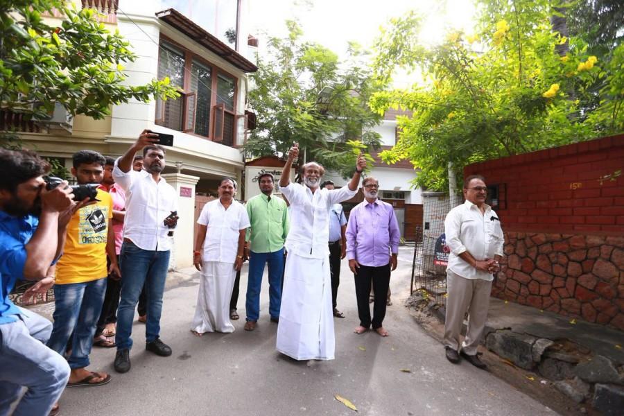 Superstar Rajinikanth greets his fans from his residence on the eve of New Year in Chennai. Superstar Rajinikanth,Rajinikanth,actor Rajinikanth,Rajinikanth greets fans,Rajinikanth on New year,New year 2018,happy New year 2018