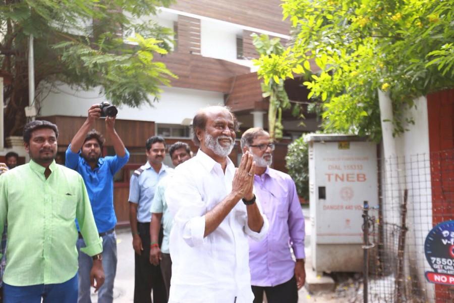 Superstar Rajinikanth greets his fans from his residence on the eve of New Year in Chennai on Jan 1, 2018. Superstar Rajinikanth,Rajinikanth,actor Rajinikanth,Rajinikanth greets fans,Rajinikanth on New year,New year 2018,happy New year 2018