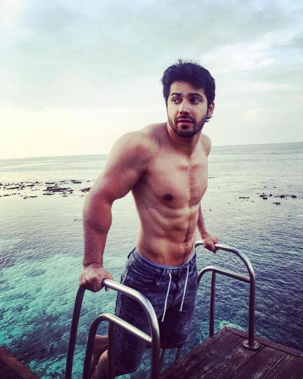 Varun Dhawan Flaunts His Ripped Body In This New Photo Photosimagesgallery 80575 7040
