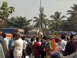 Bhima Koregaon Violence,Bhima Koregaon,Chembur,Ghatkopar,Traffic jams choke Chembu,Chembu Traffic jam,Devendra Fadnavis