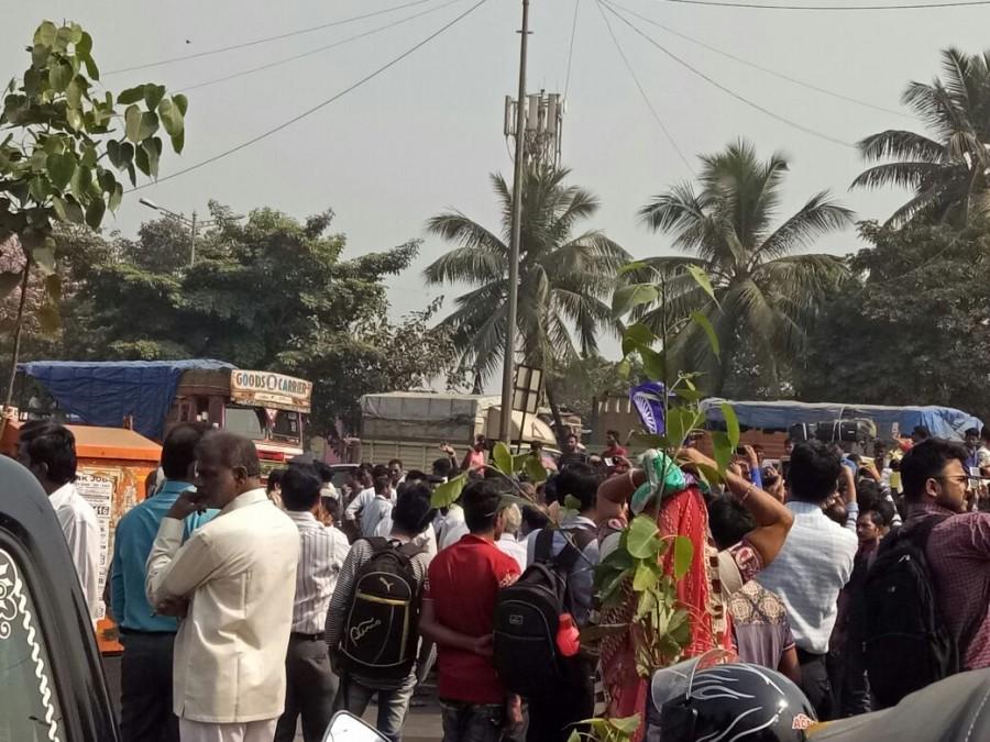In the clashes that ensued between the two groups, more than 30 vehicles, including buses, police vans and private vehicles, were torched or damaged. The police fired tear gas to control the mobs and prohibitory orders were imposed in the entire Pune district. The violence led to the death of Rahul Fatangale, 28, of Nanded. Bhima Koregaon Violence,Bhima Koregaon,Chembur,Ghatkopar,Traffic jams choke Chembu,Chembu Traffic jam,Devendra Fadnavis