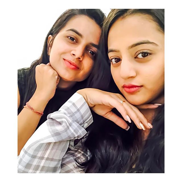 Actresses Helly Shah and Bhavini Purohit are enjoying their vacation in London. Helly Shah and Bhavini Purohit,Helly Shah,Bhavini Purohit,Helly Shah celebrates New year in London,Helly Shah celebrates New year,Bhavini Purohit celebrates New year in London,Bhavini Purohit celebrates New year