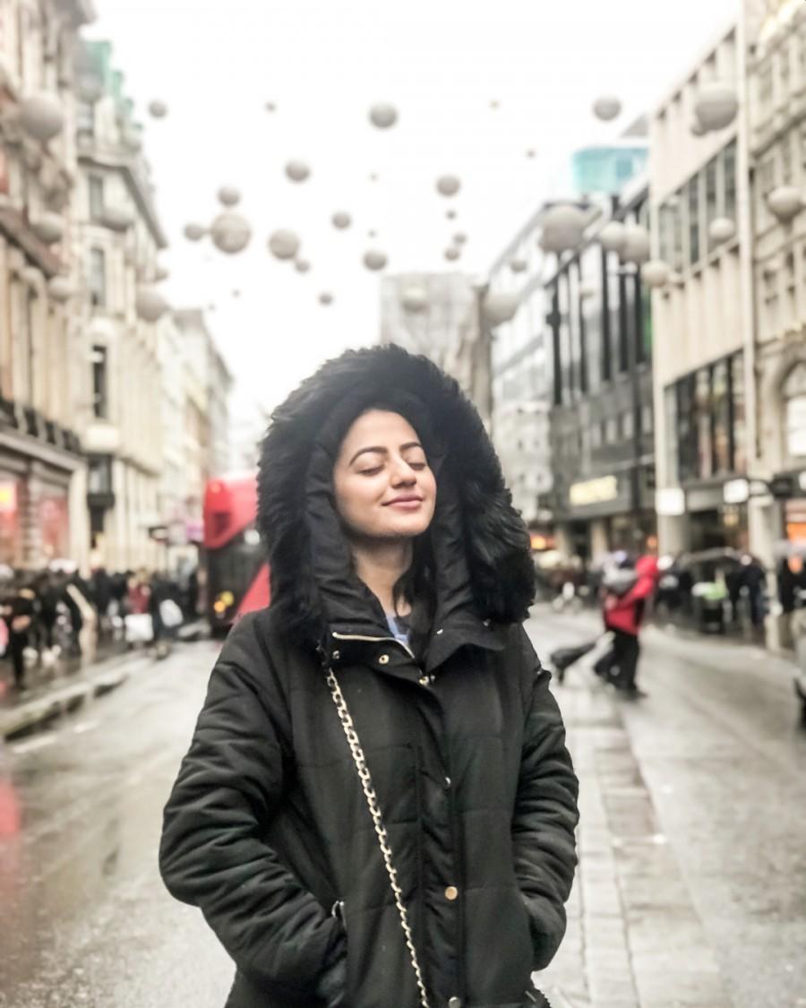 Actresses Helly Shah and Bhavini Purohit are enjoying their vacation in London. Helly Shah and Bhavini Purohit,Helly Shah,Bhavini Purohit,Helly Shah celebrates New year in London,Helly Shah celebrates New year,Bhavini Purohit celebrates New year in London,Bhavini Purohit celebrates New year