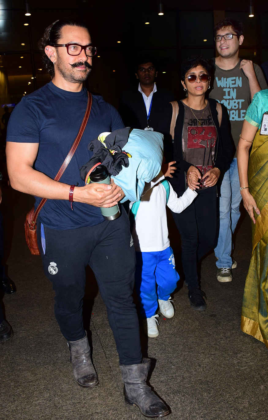 Bollywood actor Aamir Khan & family return to Mumbai after New Year celebrations. Aamir Khan,actor Aamir Khan,Azad Rao Khan,Kiran Rao,Aamir Khan returns to Mumbai,Aamir Khan returns to Mumbai after New Year celebrations,Aamir Khan New Year celebration,Junaid Khan