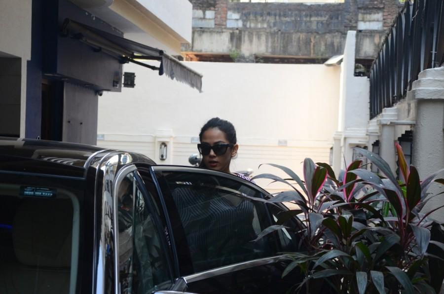 Malaika Arora was clicked outside a gym in Mumbai. Malaika Arora,Malaika Arora Khan,Malaika Arora spotted at gym,Malaika Arora at gym,Malaika Arora hits gym