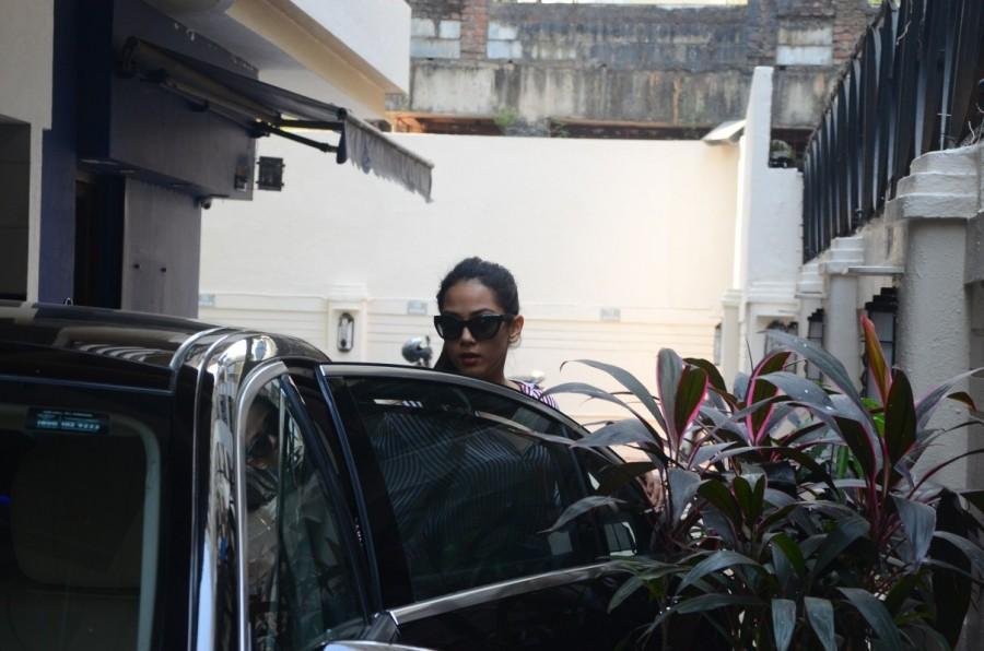 One of the fittest actresses in Bollywood, Malaika Arora was snapped outside a gym in Mumbai. Malaika Arora,Malaika Arora Khan,Malaika Arora spotted at gym,Malaika Arora at gym,Malaika Arora hits gym