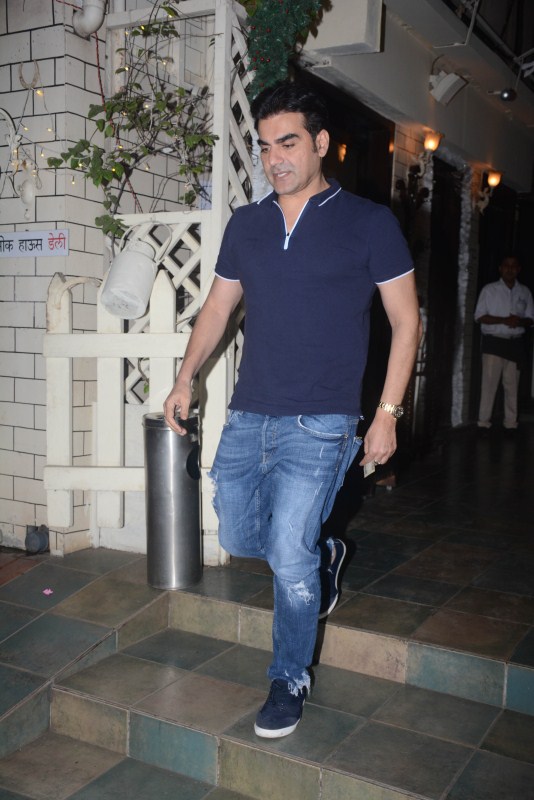 Arbaaz Khan spotted with his girlfriend at Smoke House Bandra. Arbaaz Khan,actor Arbaaz Khan,Arbaaz Khan with girlfriend,Arbaaz Khan girlfriend