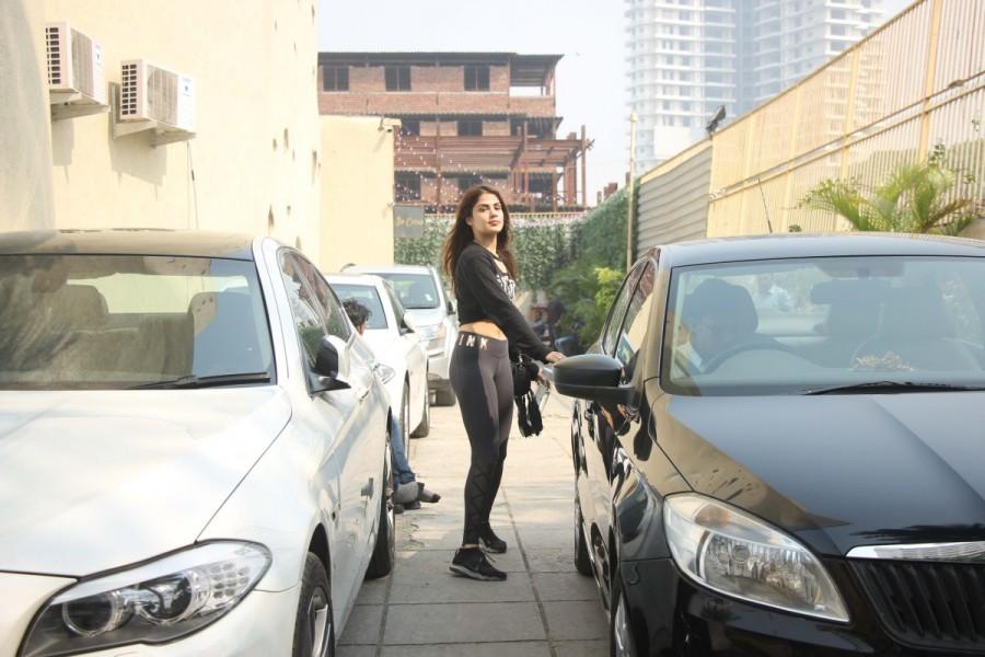 Stylish diva Rhea Chakraborty was spotted making a styling exit post her workout session in Mumbai. Rhea Chakraborty,actress Rhea Chakraborty,hot Rhea Chakraborty,Rhea Chakraborty spotted at Gym,Rhea Chakraborty at Gym,Rhea Chakraborty work outs