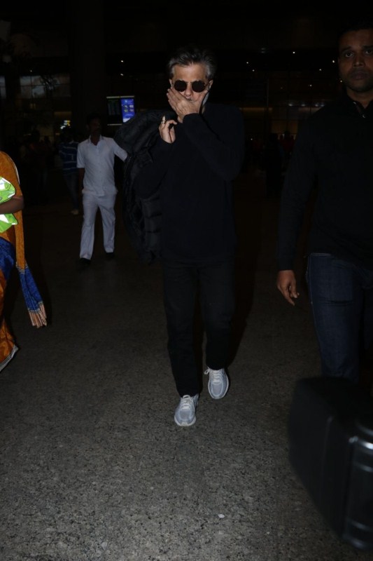 Anil Kapoor seen at Chhatrapati Shivaji Maharaj International airport in Mumbai on Jan 2, 2018. Anil Kapoor,Anil Kapoor spotted at Airport,Anil Kapoor spotted at Chhatrapati Shivaji Maharaj airport,actor Anil Kapoor,Anil Kapoor latest pics,Anil Kapoor latest images,Anil Kapoor latest stills,Anil Kapoor latest pictures,Anil Kapoor latest photos