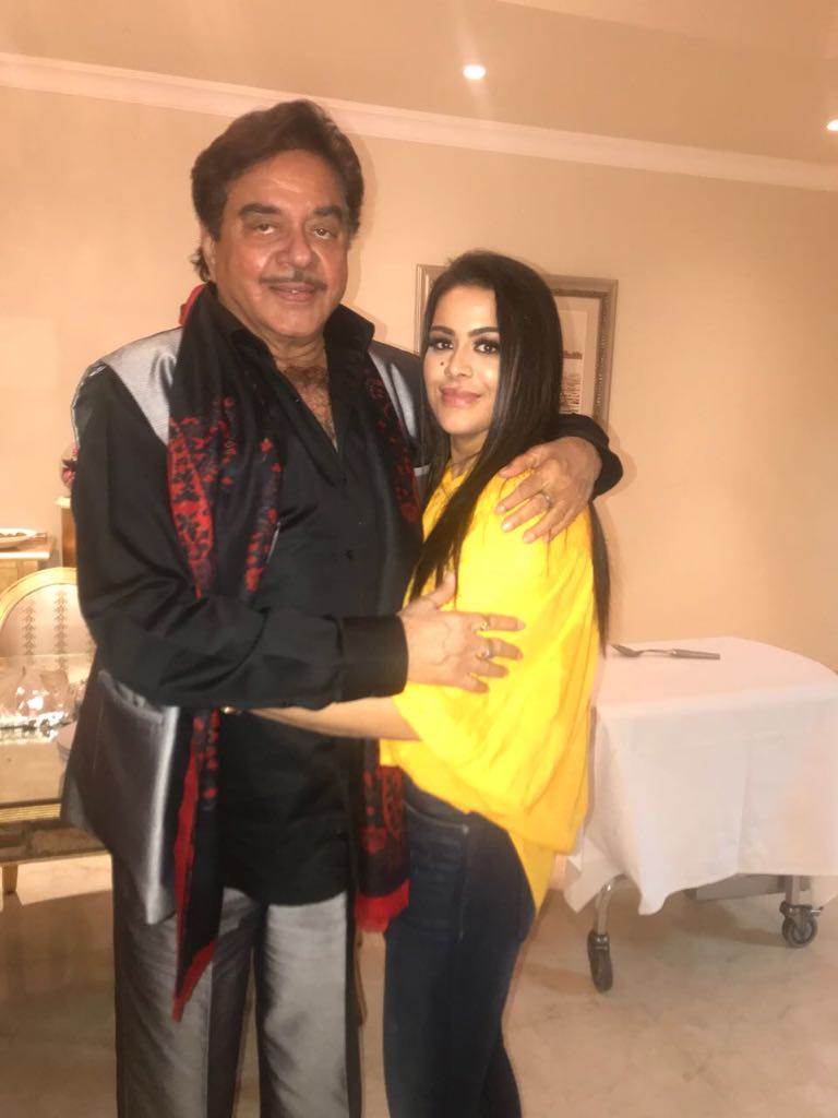 Veteran actor-turned-politician Shatrughan Sinha says he had an opportunity to meet actor Sanjay Dutt's "beautiful" daughter Trishala, who claims to be a huge fan of Sonakshi Sinha. Shatrughan Sinha,Sanjay Dutt,Sanjay Dutt daughter,Sanjay Dutt daughter Trishala,Trishala Dutt,Sonakshi Sinha