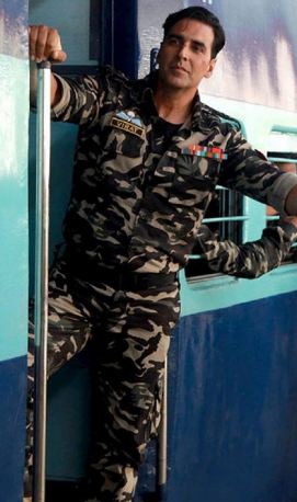 Akshay Kumar: The actor played a streetsmart army guy in AR Murugadoss' 'Holiday'. Manoj Bajpayee,Sidharth Malhotra,Akshay Kumar,John Abraham,Shah Rukh Khan,Ajay Devgn and Saif Ali Khan,Sunny Deol,Hrithik Roshan,Republic day