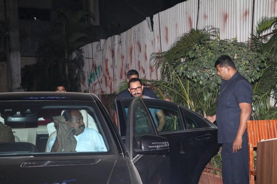 Bollywood actor Aamir Khan photographed at Bandra. Secret Superstar actor Aamir Khan,Aamir Khan,actor Aamir Khan,Aamir Khan spotted at bandra,Aamir Khan at bandra,Aamir Khan latest pics,Aamir Khan latest images,Aamir Khan latest stills,Aamir Khan latest pictures,Aamir Khan latest photos