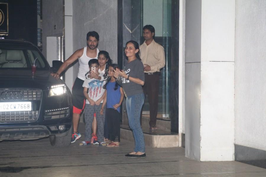 Bollywood actor Varun Dhawan was spotted post his workout session in Mumbai. Varun Dhawan,actor Varun Dhawan,Varun Dhawan spotted at gym,Varun Dhawan at gym,hot Varun Dhawan,Varun Dhawan latest pics,Varun Dhawan latest images,Varun Dhawan latest stills,Varun Dhawan latest pictures,Varun Dhawan latest photos