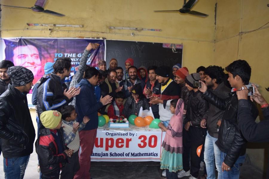 Hrithik Roshan who turned a year old yesterday received birthday wishes from all quarters. While one would expect Bollywood biggies to pour in wishes, mathematician Anand Kumar too celebrated the actor's birthday with Super 30 team in a unique way. Anand Kumar,Real life Anand Kuma,Super 30 star Hrithik Roshan,Hrithik Roshan birthday,Hrithik Roshan birthday celebration