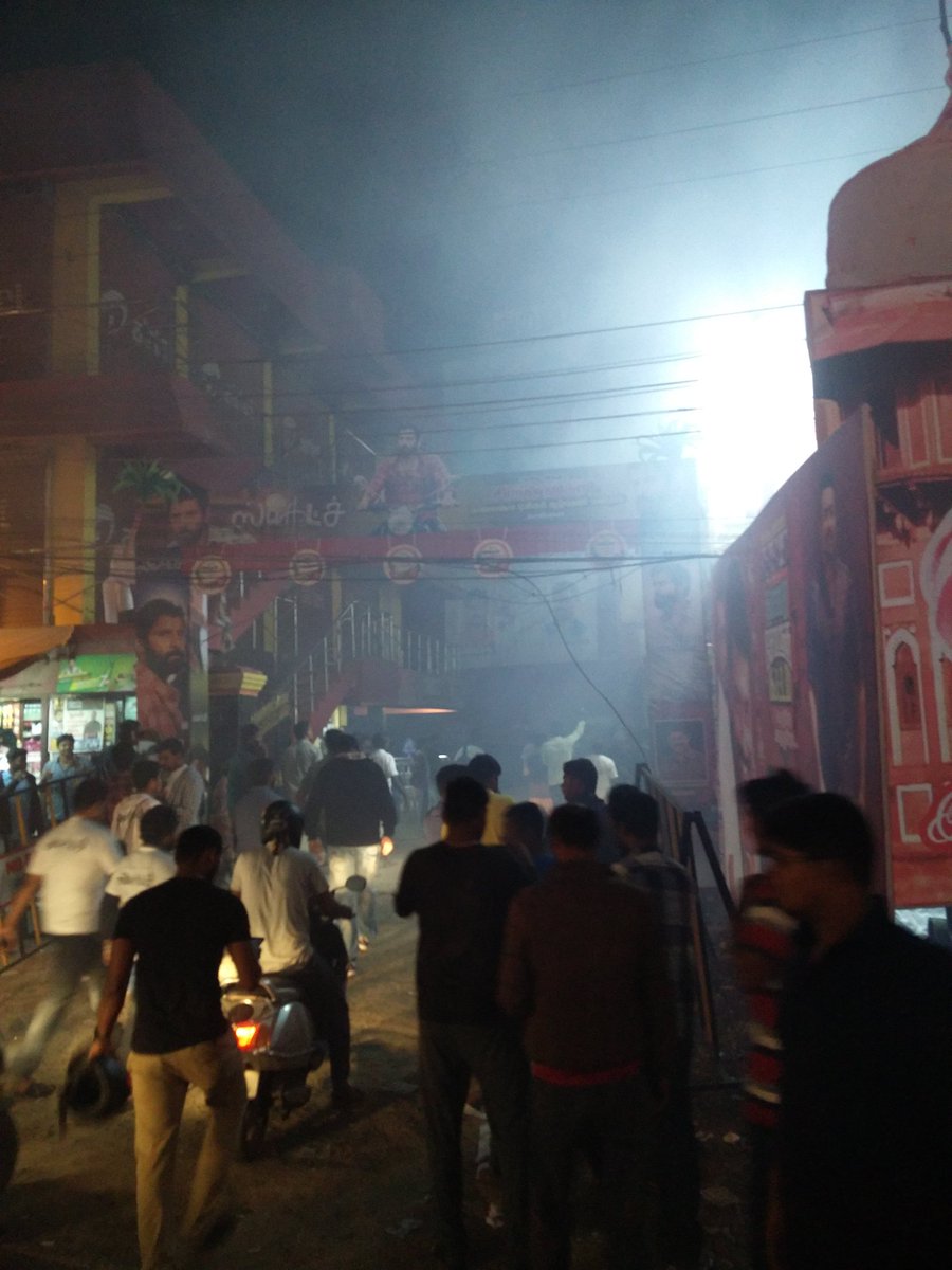 Ardent fans of Suriya celebrate the early morning 4 a.m show in Chennai. Thaanaa Serndha Koottam mania,Thaanaa Serndha Koottam,Thaanaa Serndha Koottam full movie,Thaanaa Serndha Koottam movie,Suriya fans,Suriya,TSK,TSK release