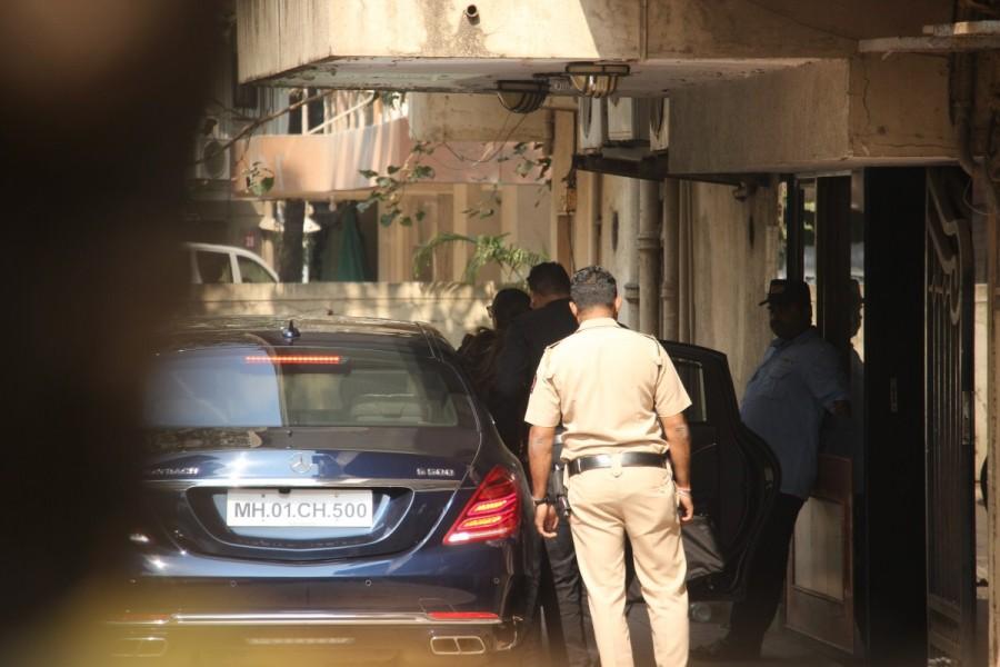 A fit and fab Deepika Padukone spotted at Mumbai. Padmaavat,Padmaavat actress,Deepika Padukone,Deepika Padukone gym,Deepika Padukone at gym,deepika padukone workout,Deepika Padukone latest pics,Deepika Padukone latest images,Deepika Padukone latest stills,Deepika Padukone latest pictures,Deepika Padukone