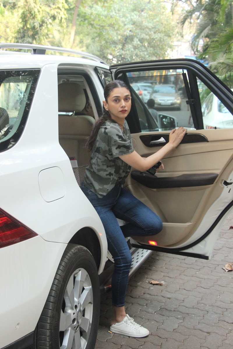 Actress Aditi Rao Hydari spotted at Bandra, Mumbai on January 11, 2018. Aditi Rao Hydari,actress Aditi Rao Hydari,Aditi Rao Hydari new pics,Aditi Rao Hydari new images,Aditi Rao Hydari new stills,Aditi Rao Hydari new pictures,Aditi Rao Hydari new photos