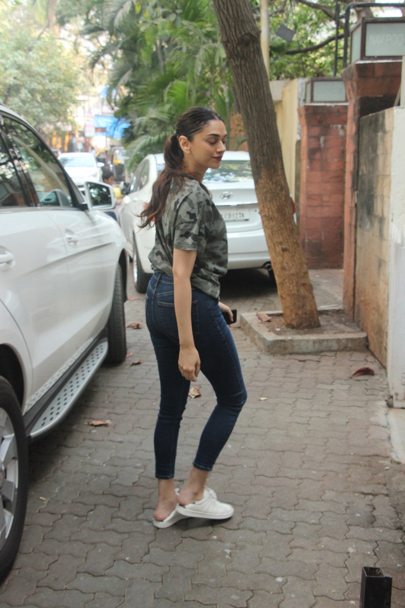 Aditi Rao Hydari spotted at Bandra, Mumbai. Aditi Rao Hydari,actress Aditi Rao Hydari,Aditi Rao Hydari new pics,Aditi Rao Hydari new images,Aditi Rao Hydari new stills,Aditi Rao Hydari new pictures,Aditi Rao Hydari new photos