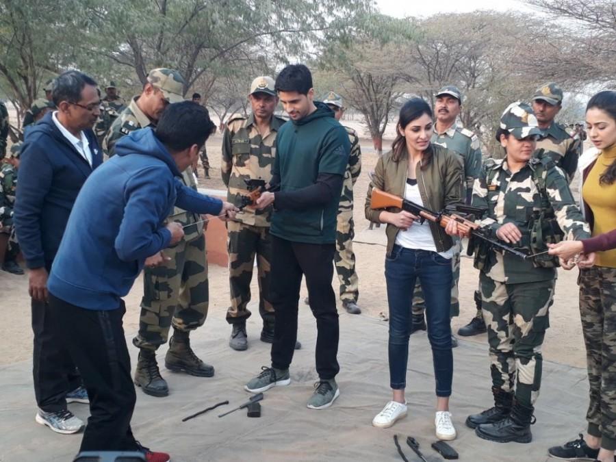 The trailer of 'Aiyaary' has got everyone hooked and is adding to the excitement to the film. With all the love coming from the defense forces, Aiyaary is sure to be a treat this Republic day. Neeraj Pandey,Manoj Bajpayee,Sidharth Malhotra,Rakul Preet Singh,Pooja Chopra,BSF camp,Lohri,Lohri celebration,Aiyaary,Aiyaary promotion,Aiyaary movie promotion