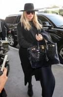 Pregnant Khloe Kardashian,Khloe Kardashian,khloe kardashian baby bump,Khloe Kardashian pregnant,Khloe Kardashian baby bump pics,Khloe Kardashian baby bump images,Khloe Kardashian baby bump stills,Khloe Kardashian baby bump pictures,Khloe Kardashian baby b