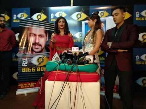 From social media to her friends in the industry, everyone flooded messages mentioning how they want Shilpa to win the show. After over three months long battle inside the house, four participants made it to the grand finale - Shilpa Shinde, Hina Khan, Puneesh Sharma and Vikas Gupta. Host Salman Khan announced the name of the winner. Akshay was present there also to promote his upcoming film 