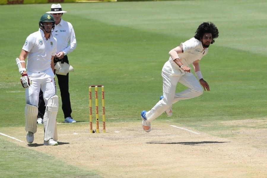 Seamer Mohammed Shami removed overnight batsman Keshav Maharaj (18) early. He edged to wicket-keeper Parthiv Patel. It was Shami's 100th Test wicket in 29 matches. He became third quickest Indian fast bowler to pick 100 wickets behind Kapil Dev, who did it in 25 Tests and Irfan Pathan (28). Kagiso Rabada (11) hooked a rising delivery from Ishant Sharma for a catch to Hardik Pandya who had to run forward from deep square leg. But South Africa had already reached 324/8 by this time thanks to du Plessis. Virat Kohli,India post 183/5,india vs south africa,India vs South Africa Tests,india vs south africa 2018 series