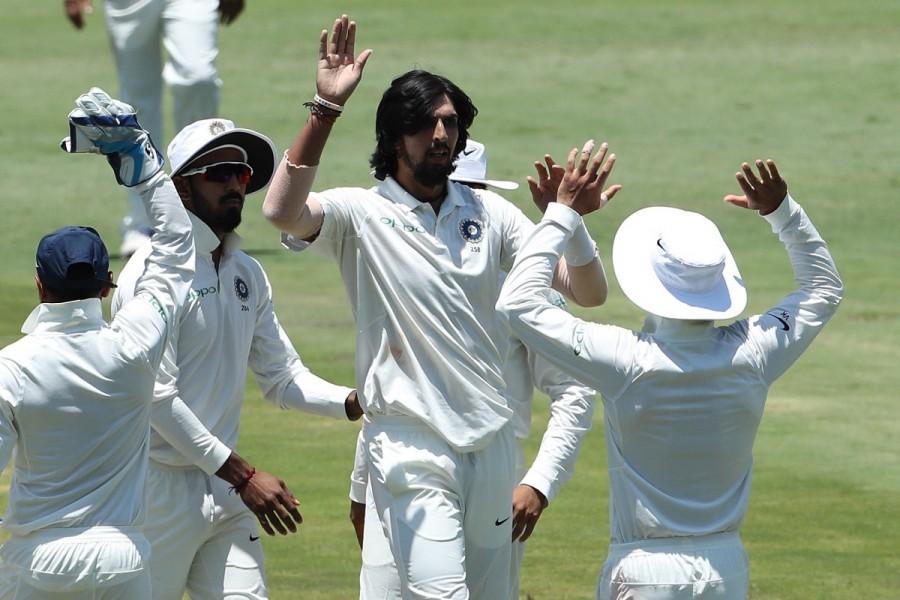 While opening batsman Rahul gave a return catch to Morkel following a soft drive, Pujara ran himself out as he hurried for a run on the first delivery he faced. Debutant Lungi Ngidi's direct throw from mid-on caught Pujara short of the crease and India received a big blow. In walked Kohli and there began the damage-repair work. Kohli and Murali Vijay (46) put together a third-wicket stand of 79 runs. Virat Kohli,India post 183/5,india vs south africa,India vs South Africa Tests,india vs south africa 2018 series