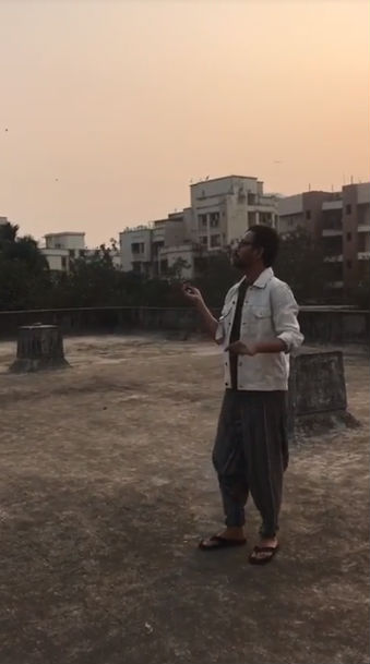 Irrfan Khan who is busy shooting back to back for his Indian and international films took some time out from his schedule and encouraged the cast and crew of his project to take part in the kite flying celebration. Post the wrap up of the shoot, Irrfan was seen enjoying his time playing this sport that everyone has enjoyed in their childhood. Irrfan Khan,actor Irrfan Khan,Irrfan Khan celebrates Makar Sankranti,Makar Sankranti,Makar Sankranti celebration,Irrfan Khan spends time kite flying,Irrfan Khan spends kite flying