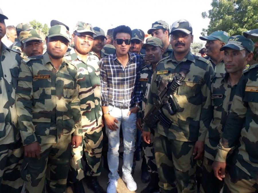 The actresses were seen jogging and then lying prostrate to take up positions behind the guns fixed on the ground. The entire cast had a gala time celebrating Lohri with the jawans by following typical festive rituals at the camp. Neeraj Pandey,Manoj Bajpayee,Sidharth Malhotra,Rakul Preet Singh,Pooja Chopra