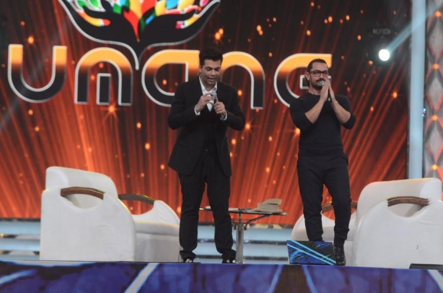 Aamir Khan attends the 'Umang Mumbai Police Show 2018' at Bandra Kurla Complex in Mumbai. Amitabh Bachchan,Aamir Khan,Hrithik Roshan,Kangana Ranaut,Alia Bhatt,Umang Mumbai Police Show 2018,Umang Mumbai Police Show,Celebs at Umang Mumbai Police Show,Umang Mumbai Police Show pics,Umang Mumbai Police Show images,Umang Mumbai Police Show stills,Um
