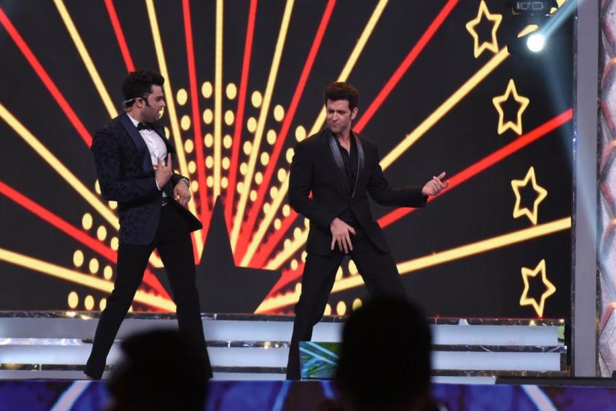 Hrithik Roshan attends the 'Umang Mumbai Police Show 2018' at Bandra Kurla Complex in Mumbai. Amitabh Bachchan,Aamir Khan,Hrithik Roshan,Kangana Ranaut,Alia Bhatt,Umang Mumbai Police Show 2018,Umang Mumbai Police Show,Celebs at Umang Mumbai Police Show,Umang Mumbai Police Show pics,Umang Mumbai Police Show images,Umang Mumbai Police Show stills,Um
