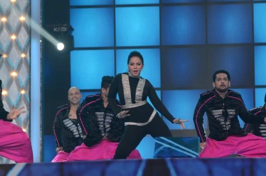 Neetu Chandra performs at the 'Umang Mumbai Police Show 2018' at Bandra Kurla Complex in Mumbai.