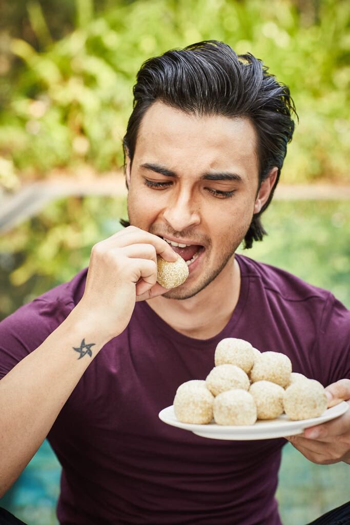 Aayush posted a picture,” Guess who cheated on his diet?? #HappyMakarSankranti#Loveratri #FestivalTimeMeansNODIET”. The picture has him gorging on sweets as he celebrates Makar Sankranti. Ayush Sharma is all set to make his Bollywood debut with Salman Khan Films 'Loveratri'. In order to get into the skin of his 'Loveratri' character, Aayush is prepping and doing all the things Gujarati's does. Aayush Sharma,aayush sharma bollywood debut,salman khan aayush sharma,Aayush Sharma Loveratri,Loveratri,Makar Sankranti
