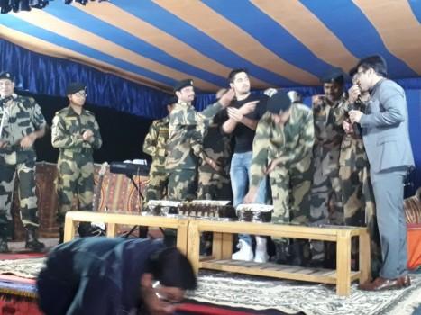 Filmmaker Neeraj Pandey along with Manoj Bajpayee, Sidharth Malhotra, Rakul Preet Singh and Pooja Chopra visited the BSF camp in Jaisalmer after the team received an invite from the Jawans.